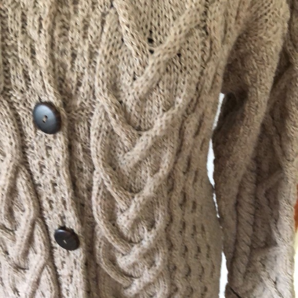 100% Merino wool sweater. Made in Ireland. Cable design, - Picture 2 of 5